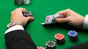 Phân biệt xì tố và Poker: Điểm giống và khác nhau của 2 game