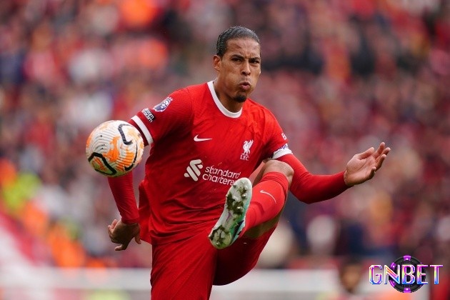 Trong trung vệ hay nhất Ngoại hạng Anh xứng đáng nhất là Virgil van Dijk