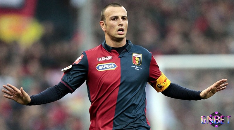 Hậu vệ hay nhất Serie A Luca Antonelli (Genoa) nhận được nhiều lời khen chuyên môn