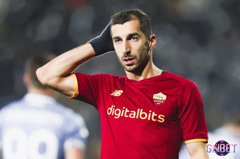 Tiền vệ hay nhất C2 được đông khán giả công nhận đó là Henrikh Mkhitaryan