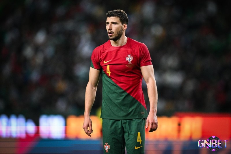 Ruben Dias là trung vệ đẳng cấp với khả năng đọc trận đấu và xử lý thông minh