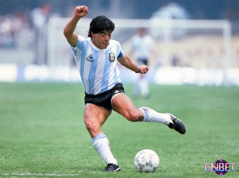 Tiền đạo hay nhất Diego Maradona tài ba với tài năng ghi bàn ấn tượng